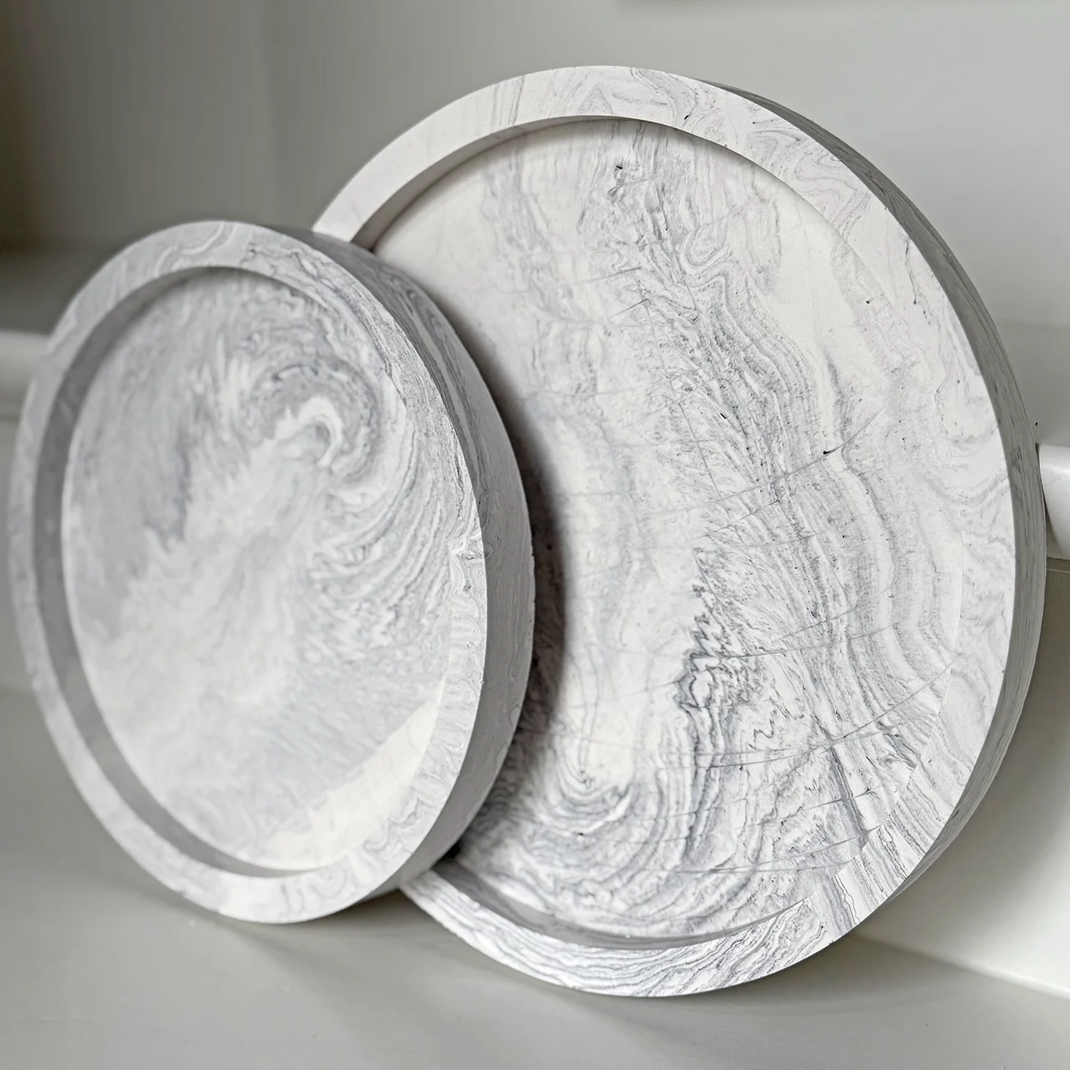 Set Ronde Dienbladen (2 stuks) - Pure Stone - Afbeelding 5