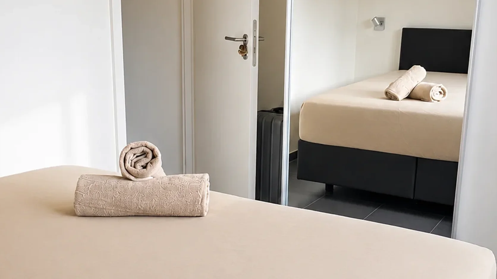 2 aparte slaapkamers en 1 douchekamer 2 aparte slaapkamers en 1 douchekamer